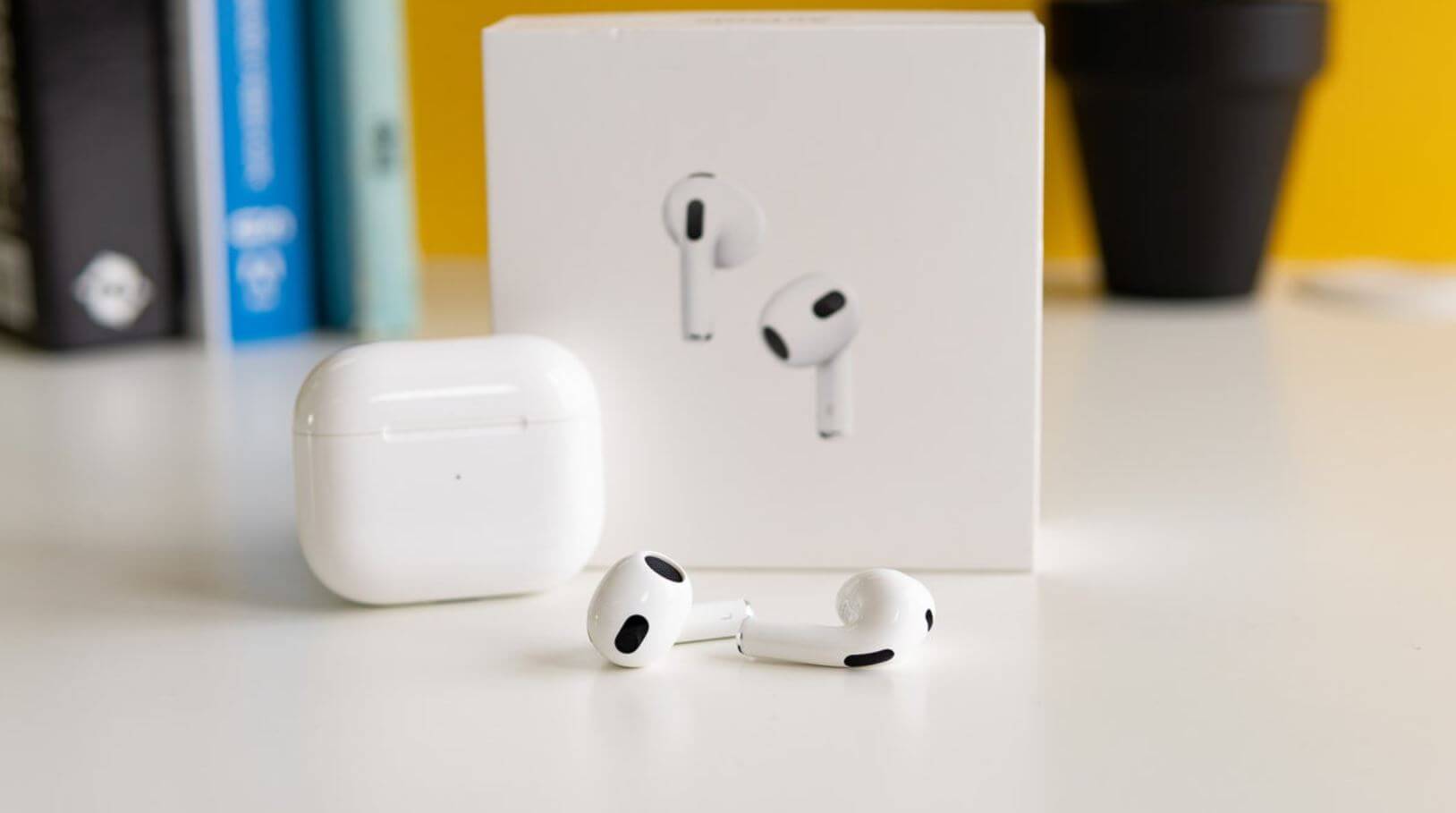 Где выгоднее всего купить AirPods в 2024 году с гарантией, кэшбэком или в рассрочку